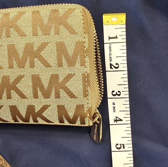 STUNNING MICHAEL KORS GOLD/BROWN ZIP AROUND MONOGRAM WALLET - Picture 7 of 10